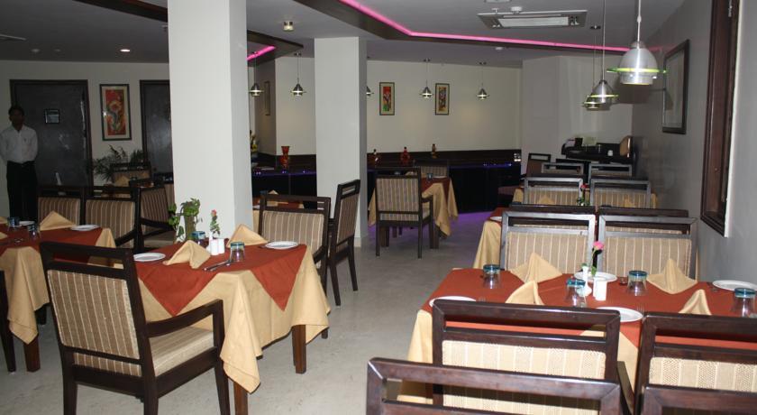 Hotel Classic Diplomat New Delhi Restaurant photo